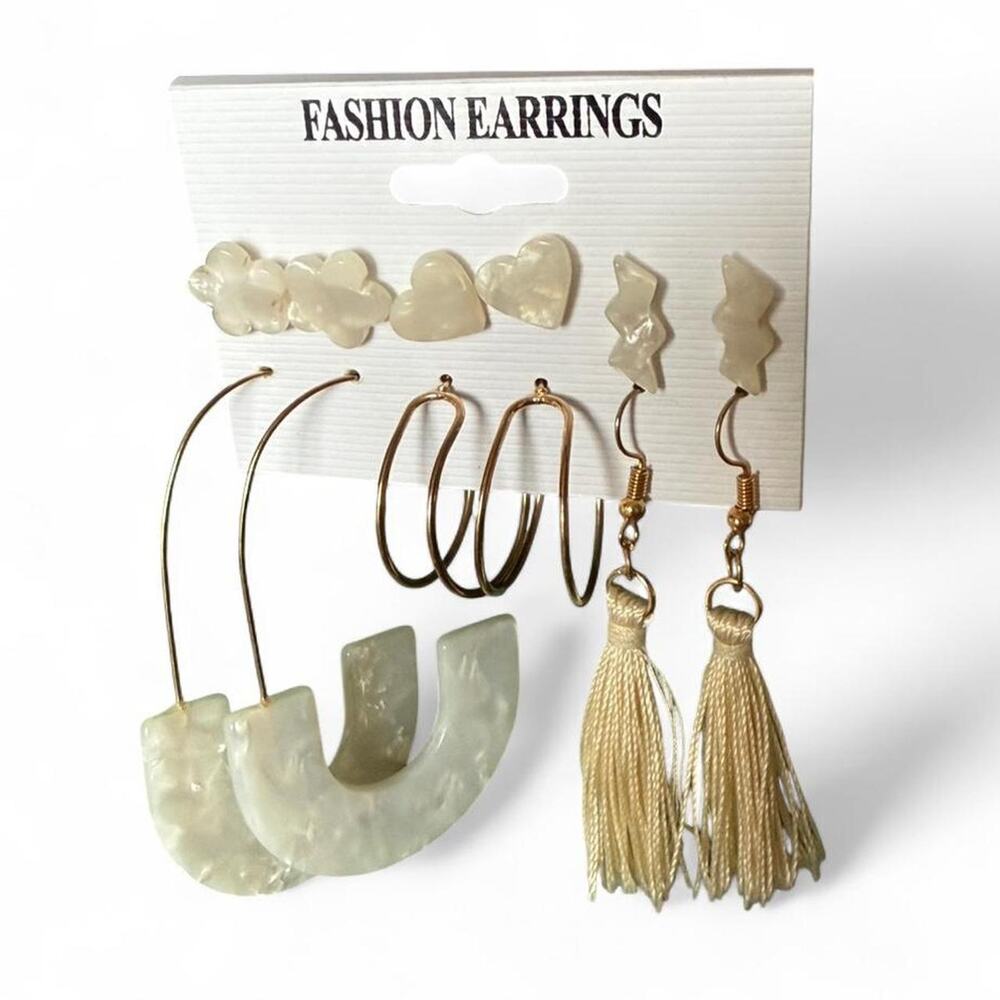Set of 6 earrings includes